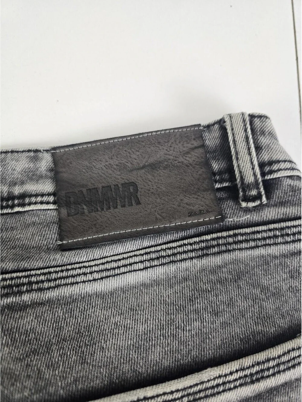 Zara Slim Fit Distressed Gray Denim Jeans Button Closure 5-Pocket Men 36x31